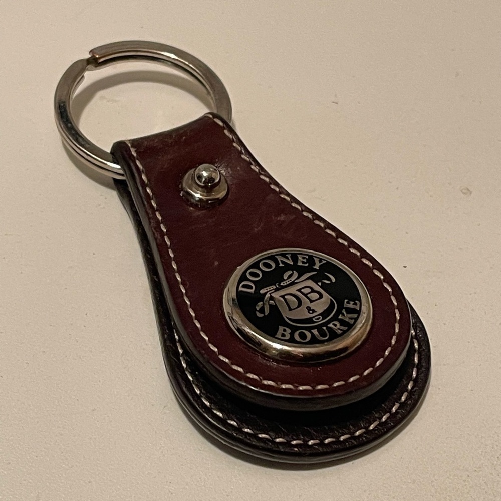 Dooney and bourke keys ring with beautiful brown leather kay holder - Picture 6 of 7